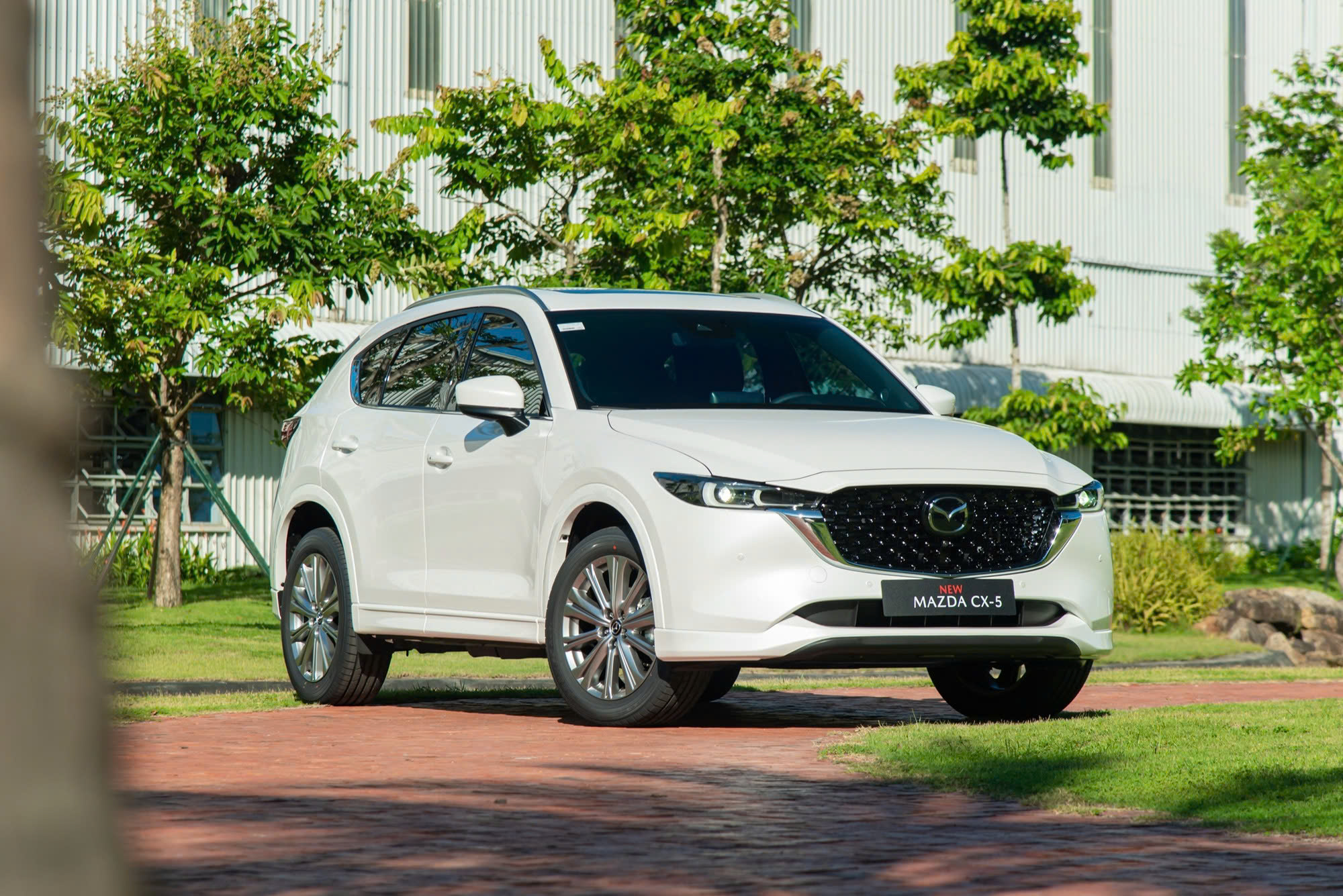 Cùng giá 979 triệu đồng, chọn Tucson 1.6 Turbo hay CX-5 2.5 Signature Exclusive và đây là bảng so sánh chi tiết- Ảnh 2.