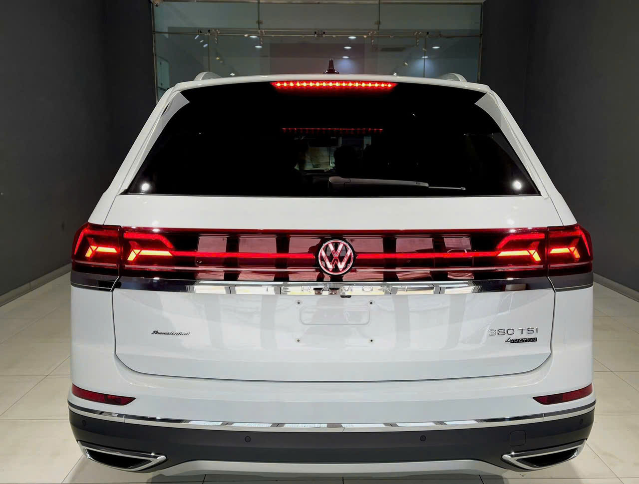 VW Teramont President về đại lý: Giá 2,4 tỷ đồng, hàng 2 ghế 'chủ tịch', có ADAS, giới hạn 88 xe trong năm 2024- Ảnh 2.