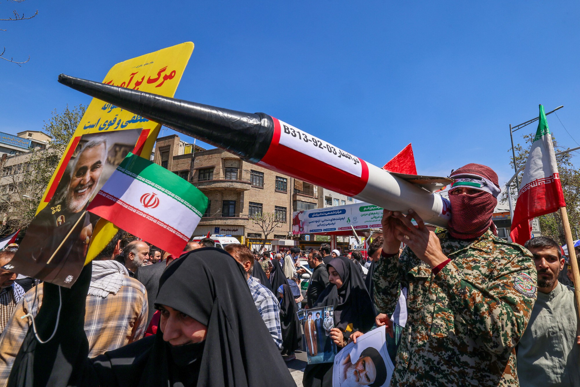 "Thùng thuốc nổ" Trung Đông chờ bùng cháy: Israel ráo riết chuẩn bị tấn công, Iran sẵn sàng đáp trả- Ảnh 3.