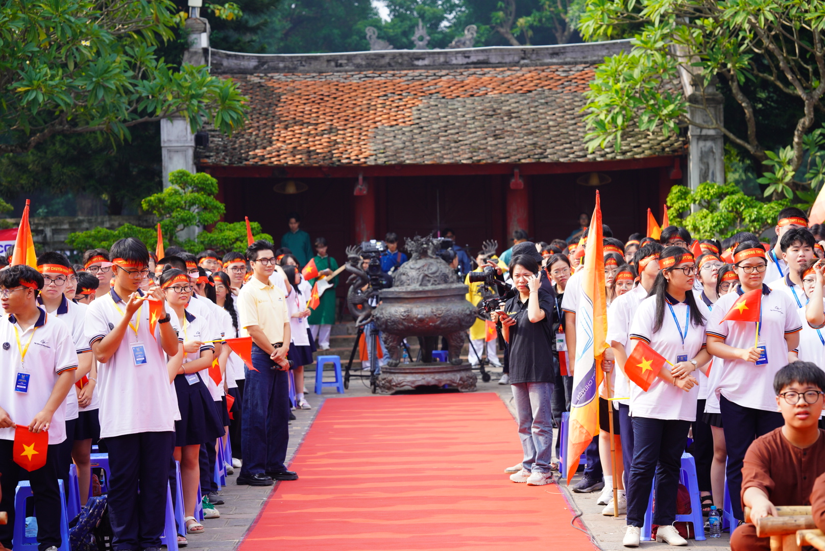 Chung kết năm Đường Lên Đỉnh Olympia 2024: Vòng nguyệt quế "dát vàng" lộ diện, lần đầu tiên xuất hiện phòng thẩm định!- Ảnh 17.