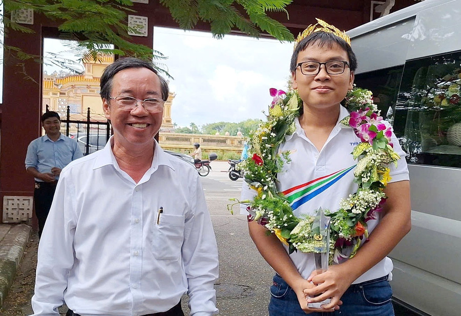 Nam sinh Quốc Học - Huế trở về quê nhà, chia sẻ bí quyết chiến thắng Olympia- Ảnh 5.