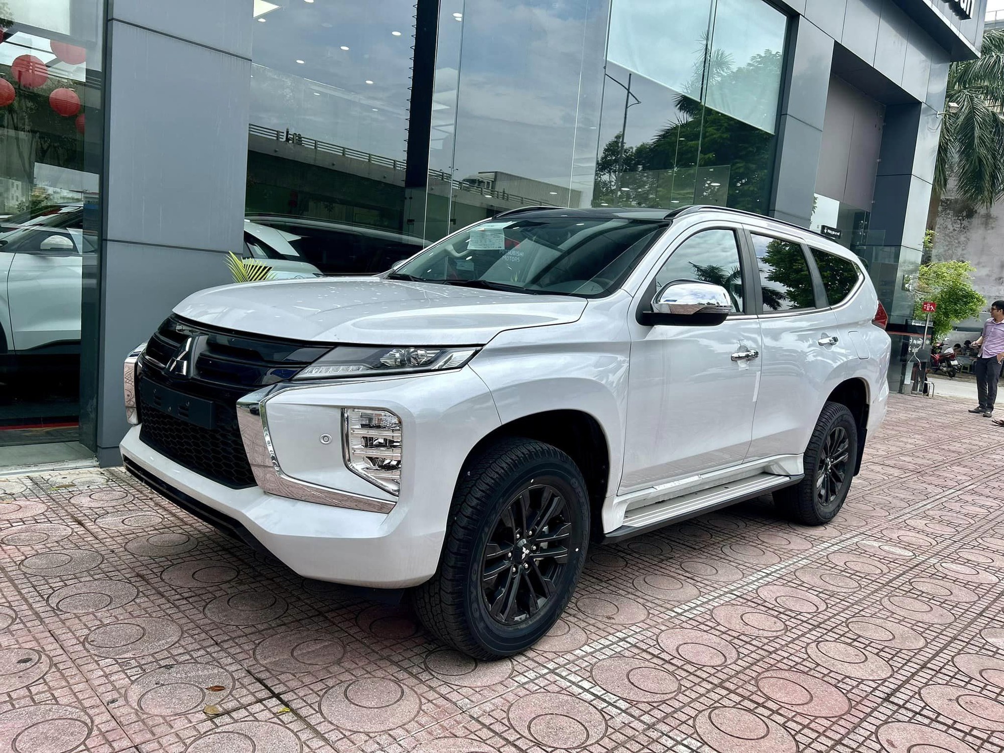 Sắp hết năm 2024 nhưng đại lý vẫn miệt mài xả kho Mitsubishi Pajero Sport 2023: Giảm sâu nhất 270 triệu đồng, giá khởi điểm ngang Hyundai Tucson- Ảnh 1.