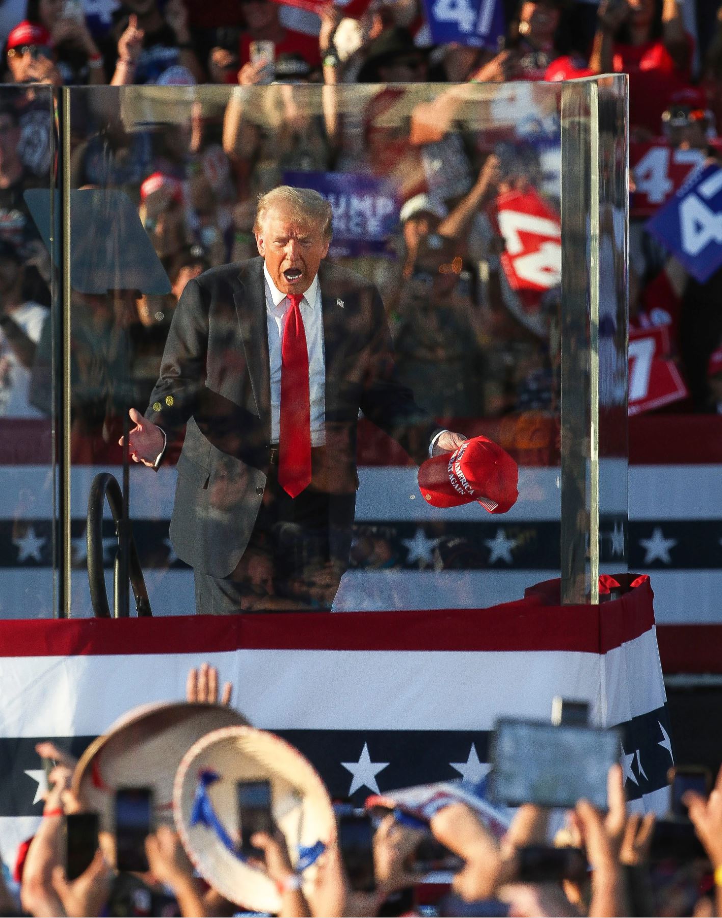 Cảnh sát California nói chặn mưu đồ ám sát lần 3 nhắm vào ông Trump: Nghi phạm bị bắt với súng đã nạp đạn- Ảnh 1.