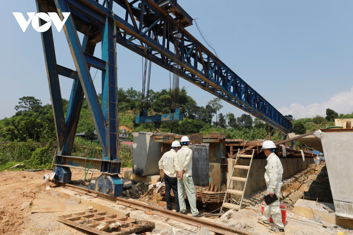 Nhiều cầu trên cao tốc Tuyên Quang-Hà Giang chậm tiến độ vì vướng mặt bằng- Ảnh 5.