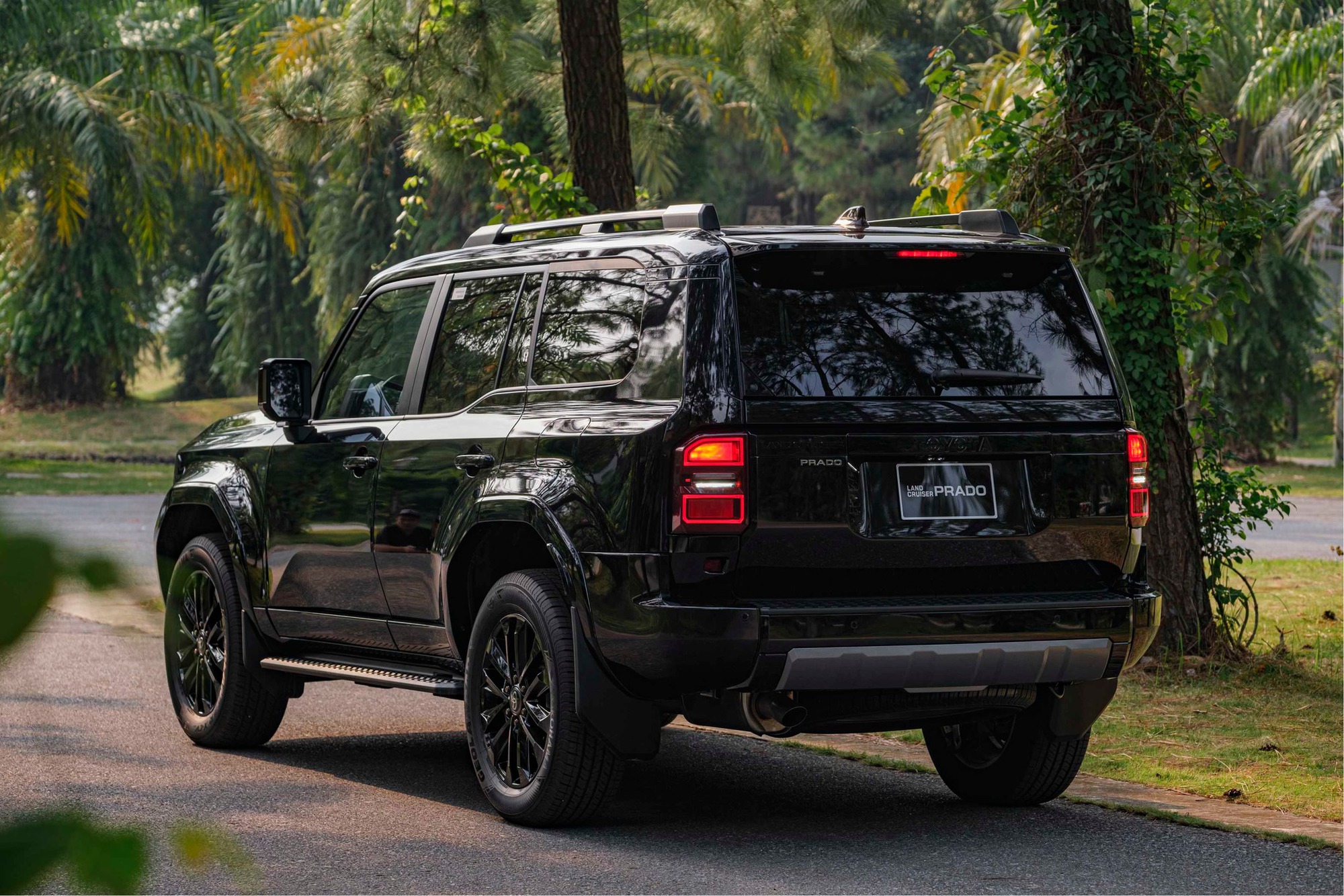 Toyota Land Cruiser Prado 2024 ra mắt Việt Nam: Giá từ 3,46 tỷ đồng, động cơ 267 mã lực, có ADAS, sẽ trưng bày ở VMS 2024- Ảnh 3.