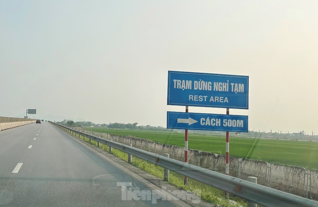 Cận cảnh 200 km cao tốc 'trắng' trạm nghỉ, cây xăng- Ảnh 8.