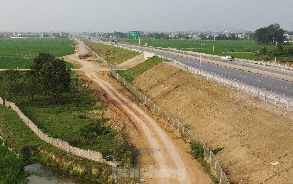 Cận cảnh 200 km cao tốc 'trắng' trạm nghỉ, cây xăng- Ảnh 9.