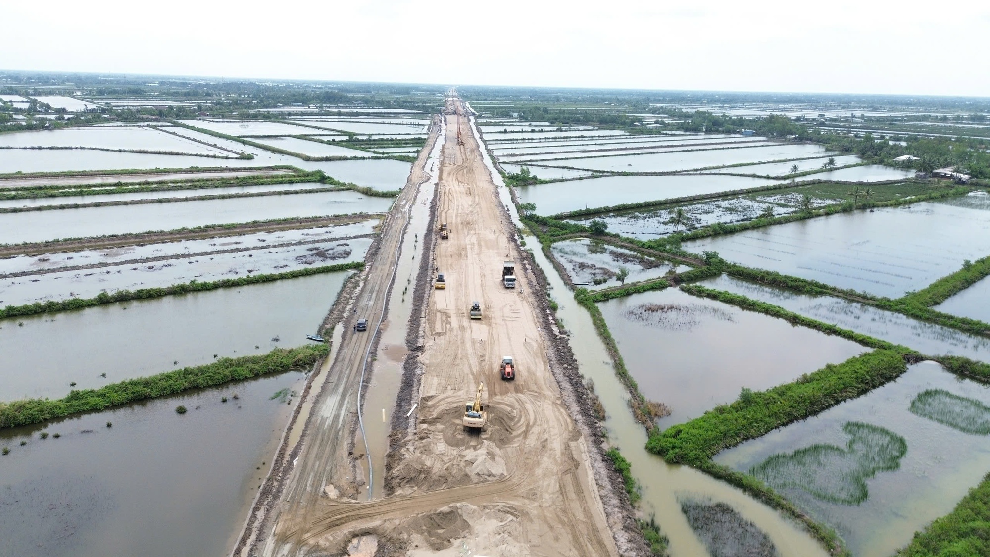 Dự án đường cao tốc Cần Thơ - Cà Mau, đoạn qua huyện Long Mỹ, tỉnh Hậu Giang đang hình thành