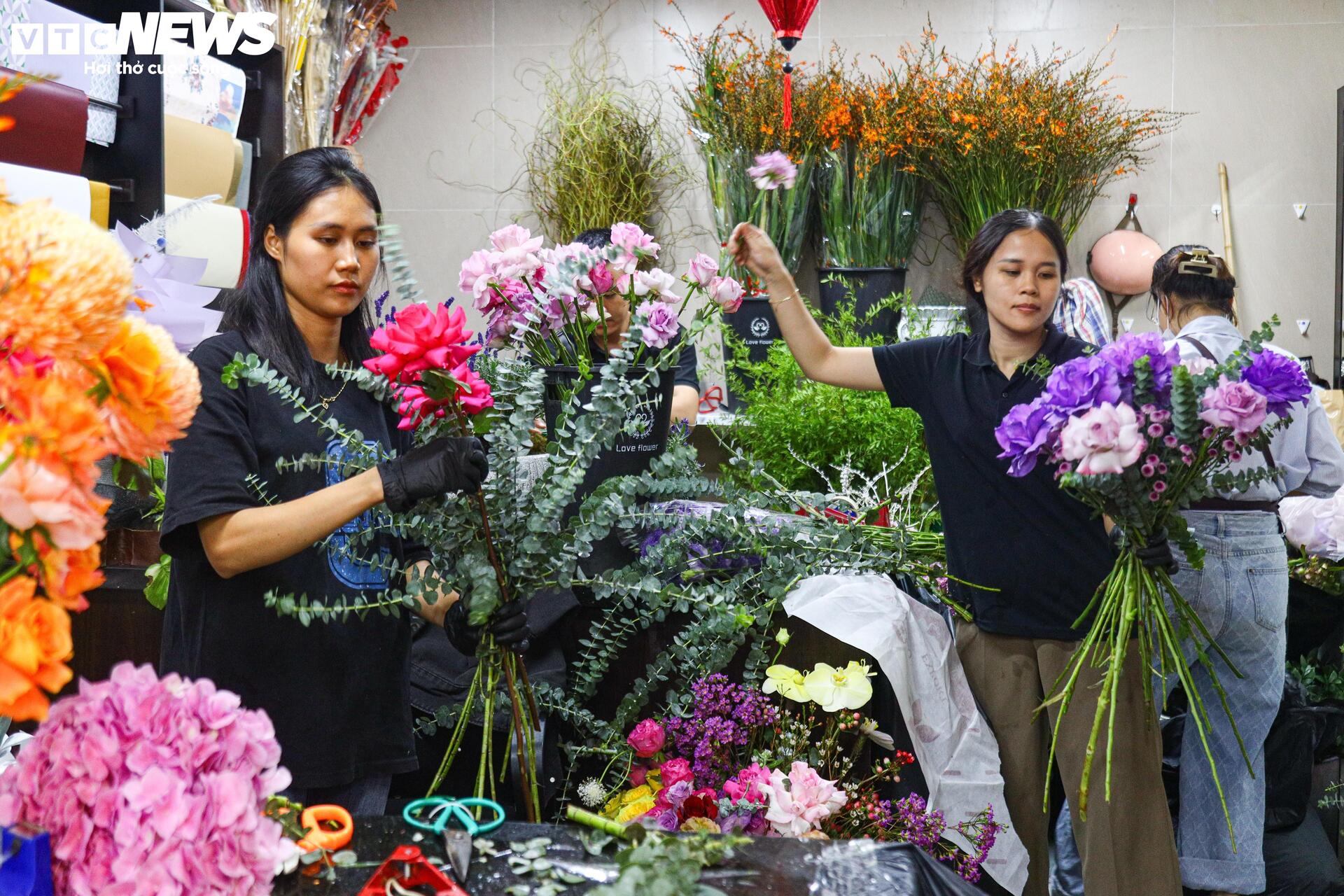 Gần 1 triệu đồng/bông, hoa lạ vẫn hút khách dịp 20/10- Ảnh 17.