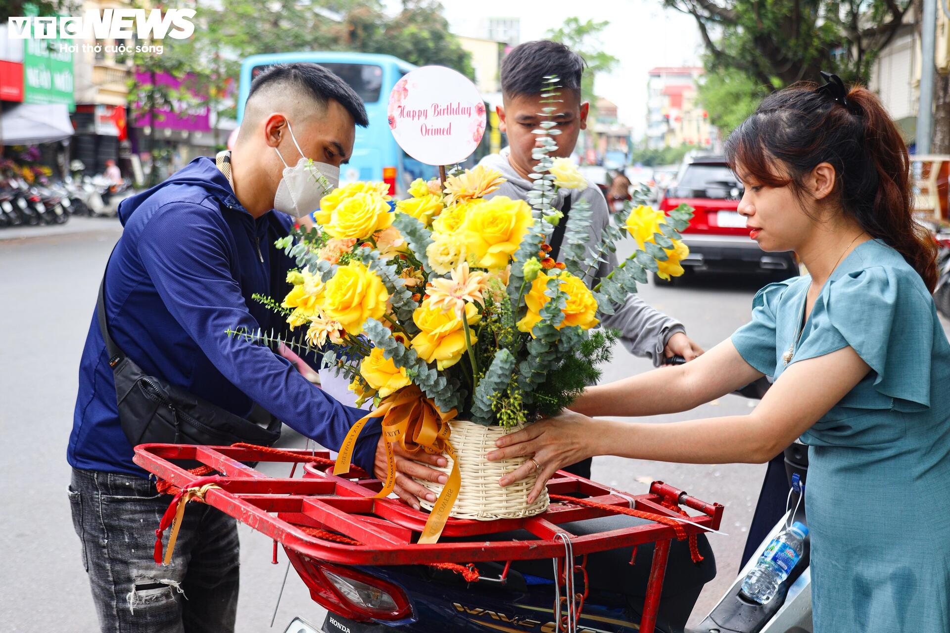 Gần 1 triệu đồng/bông, hoa lạ vẫn hút khách dịp 20/10- Ảnh 18.