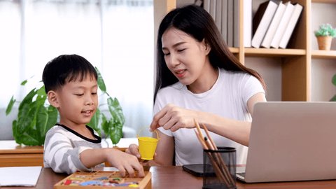 Bà mẹ thạc sĩ ở Hà Nội áp dụng 2 chiêu "thưởng phạt" giúp con tự giác học tiếng Anh: Kết quả bất ngờ sau 15 năm- Ảnh 1.