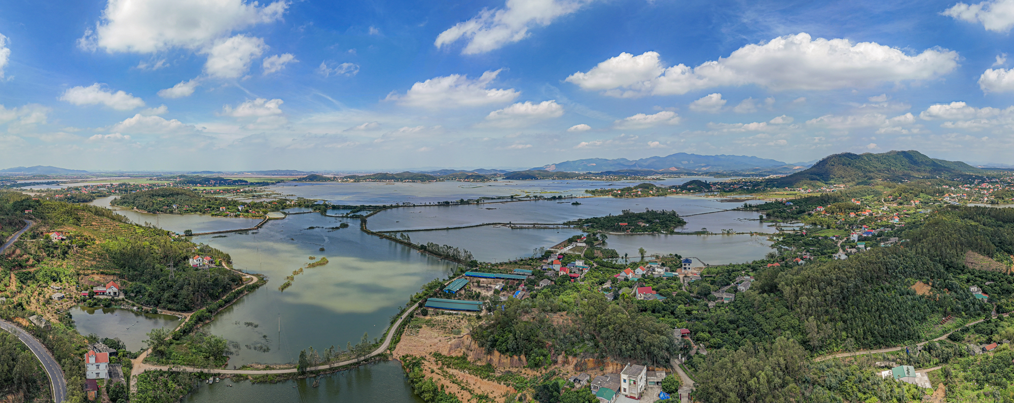 Chỉ sau 10 năm một huyện đã nhảy vọt lên thành phố, đến nay xuất hiện hàng loạt dự án “khủng”, một hồ nước cũng được đề xuất đầu tư 10.000 tỷ- Ảnh 8.