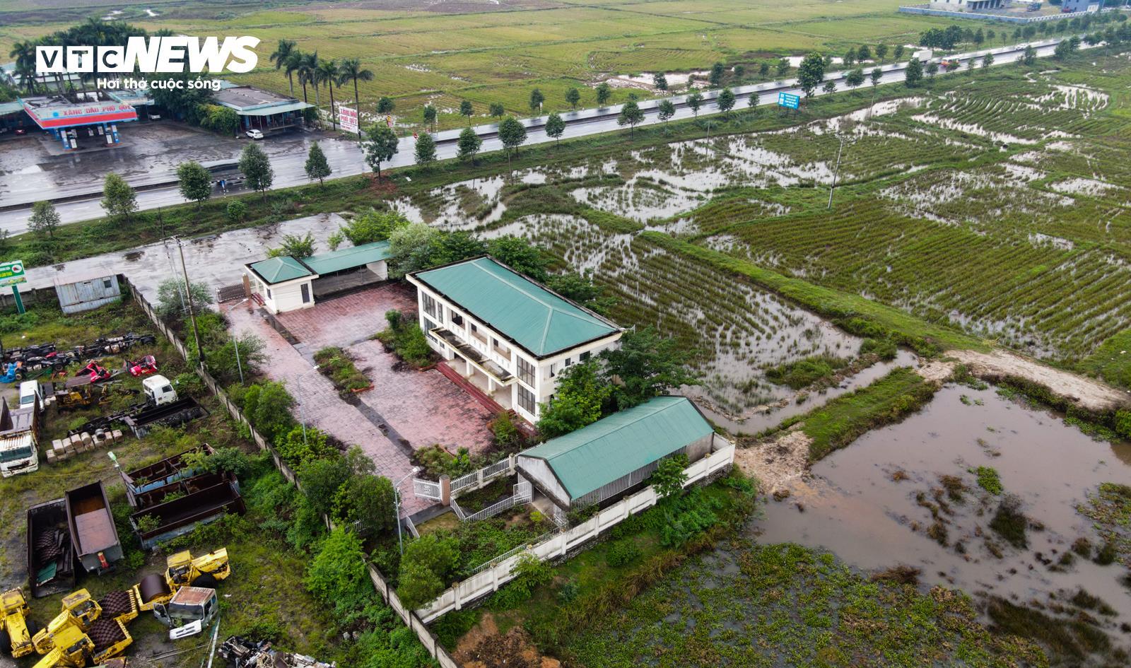 Hà Tĩnh: Trụ sở làm việc gần 8 tỷ đồng xây xong không có đường vào- Ảnh 6.