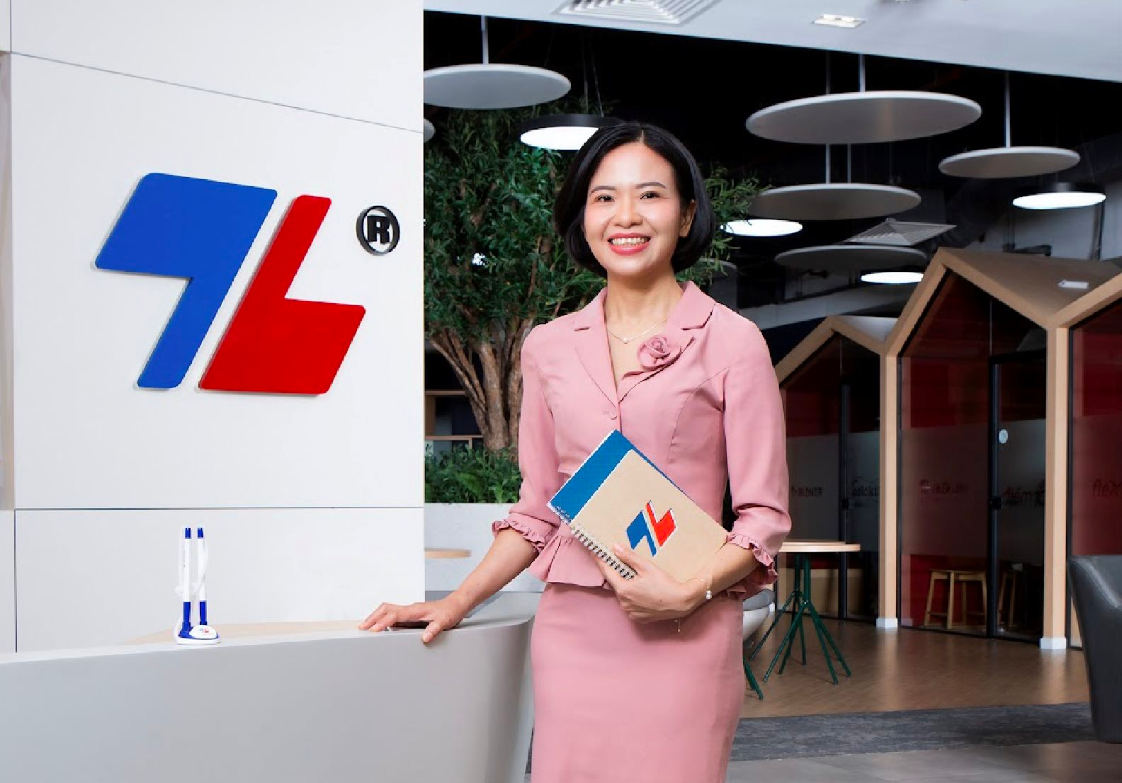 Nữ CEO đầu tiên của Thiên Long: Mỗi ngày đều đam mê đi làm, đưa thương hiệu quốc dân chinh phục kỷ lục nhờ đẩy "sếp" xuống vị trí cuối cùng