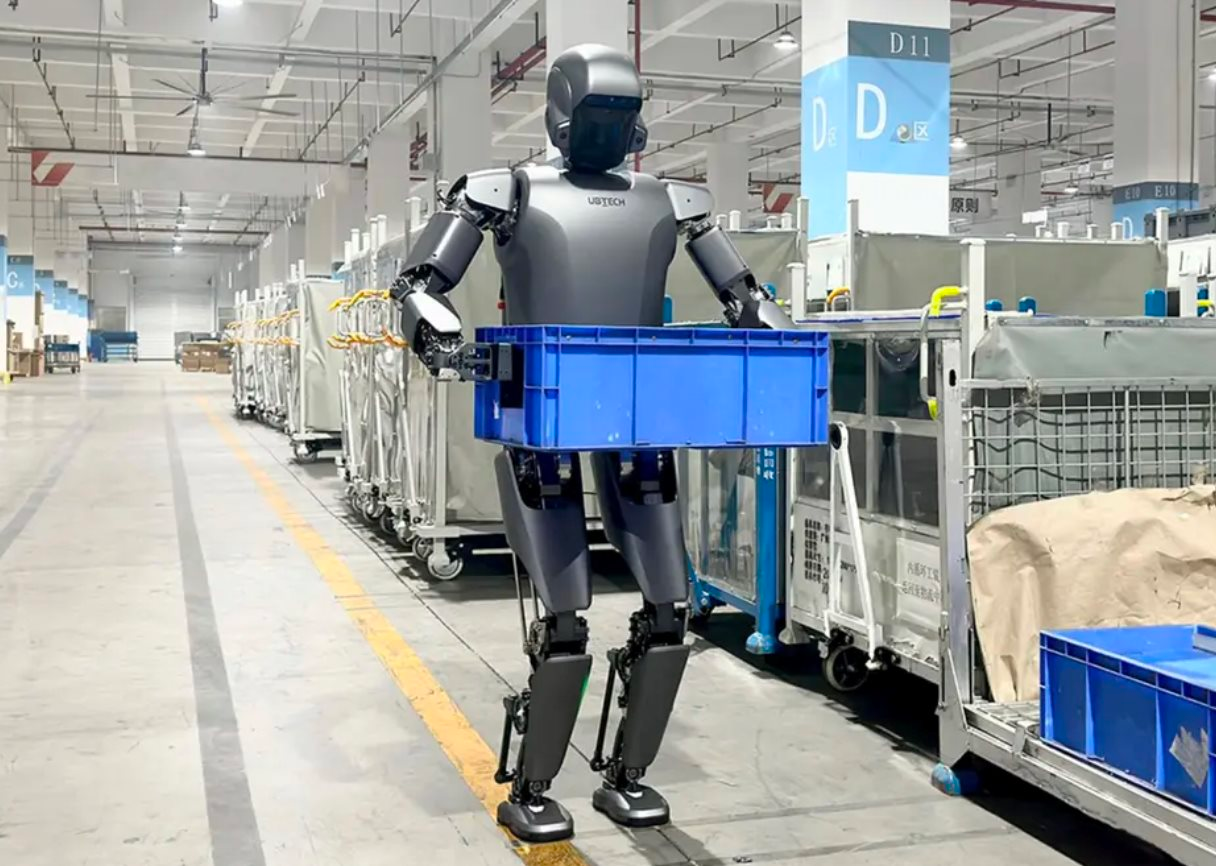 Robot hình người của Trung Quốc 'đắt hàng như tôm tươi': Vừa ra mắt đầu tuần này đã nhận nửa triệu đơn đặt hàng, nhà sản xuất xe điện lớn nhất thế giới cũng "tuyển dụng" ngay lập tức- Ảnh 1.