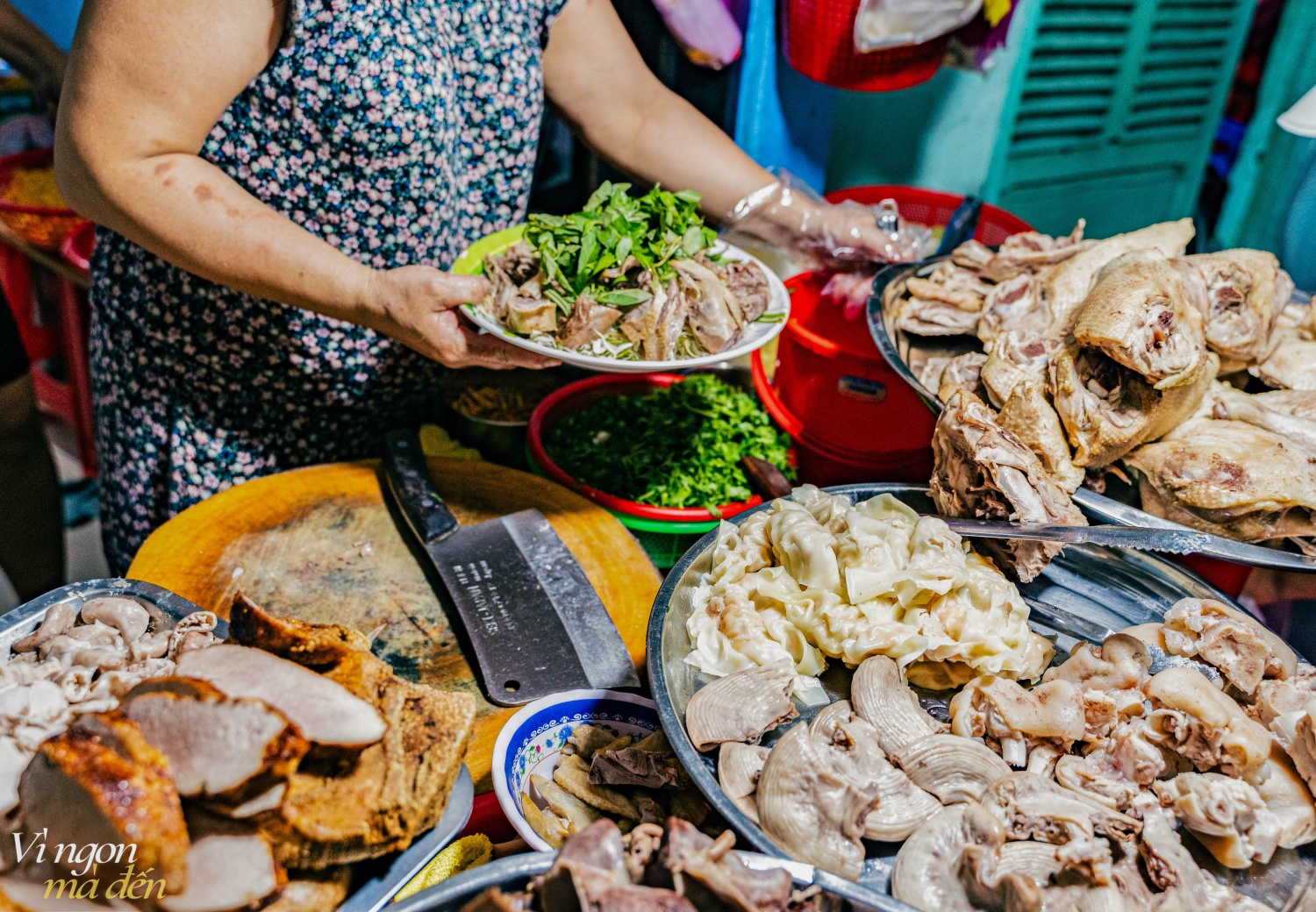 Tiệm ăn nằm trong sâu tít trong con hẻm nhỏ khó tìm nhưng vẫn nổi tiếng nhờ món hủ tiếu ăn cùng topping đặc biệt không nơi nào có- Ảnh 6.