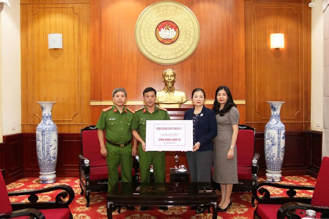 Mặt trận Tổ quốc đã nhận 20 tỷ đồng do bà Nguyễn Phương Hằng ủng hộ đồng bào lũ lụt- Ảnh 2.