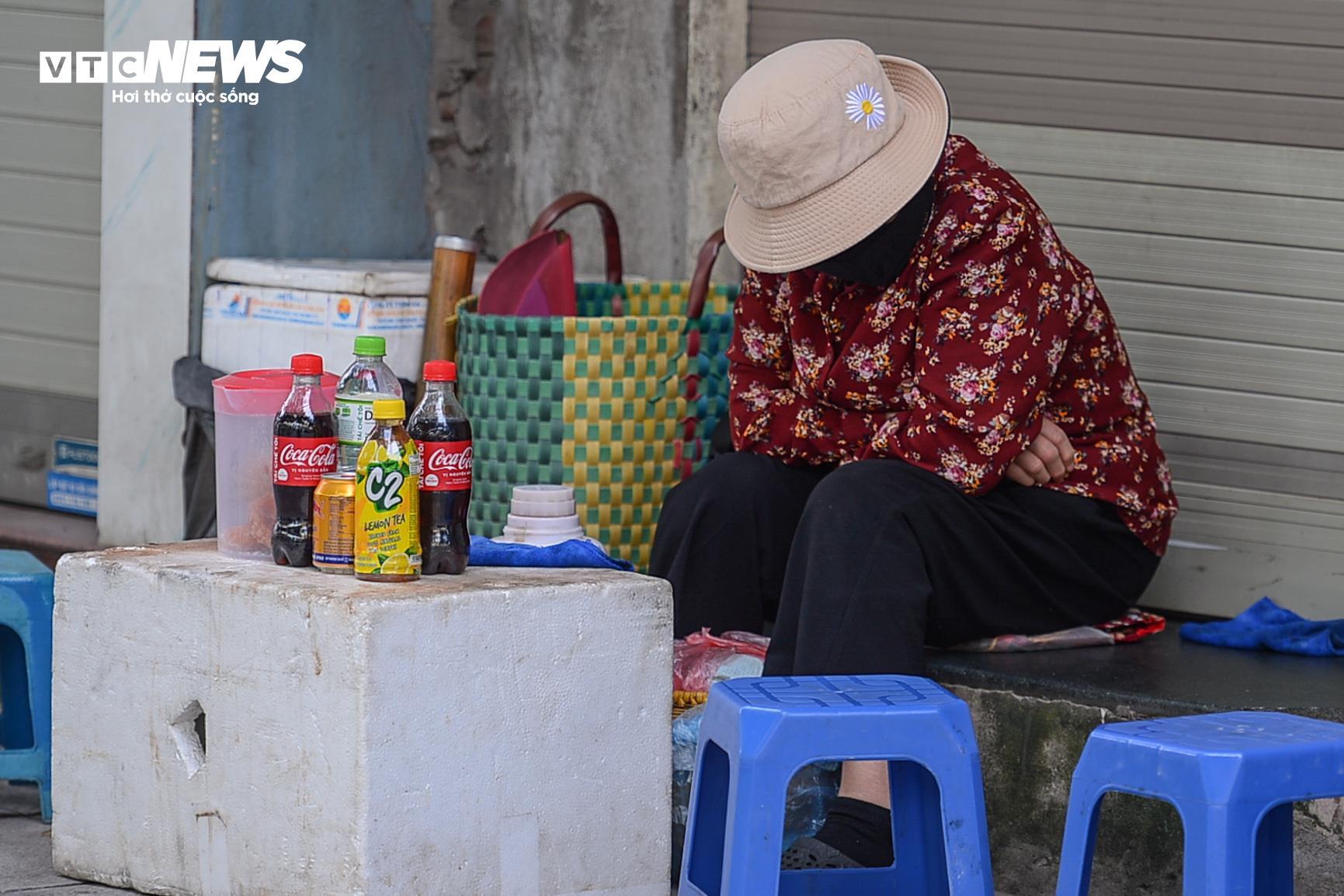 Hà Nội đón gió lạnh đầu mùa, trẻ em trùm kín mít đi học- Ảnh 7.