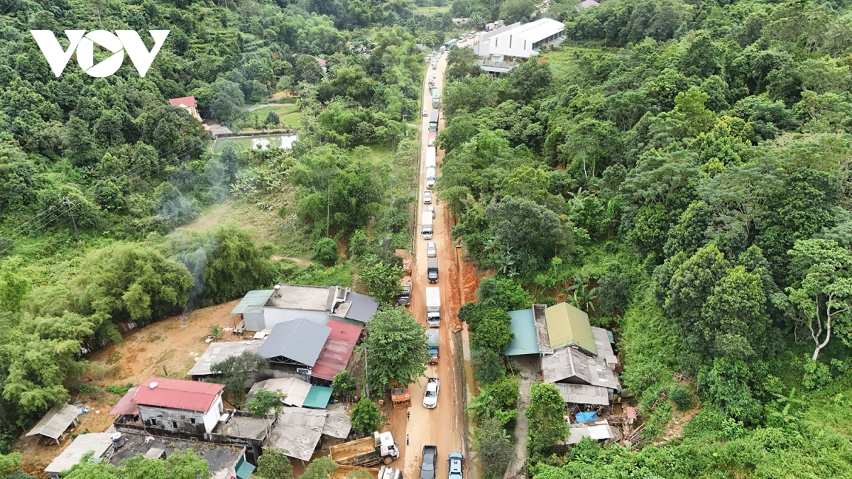 Hà Giang thông xe khu vực sạt lở km 49 Quốc lộ 2- Ảnh 1.