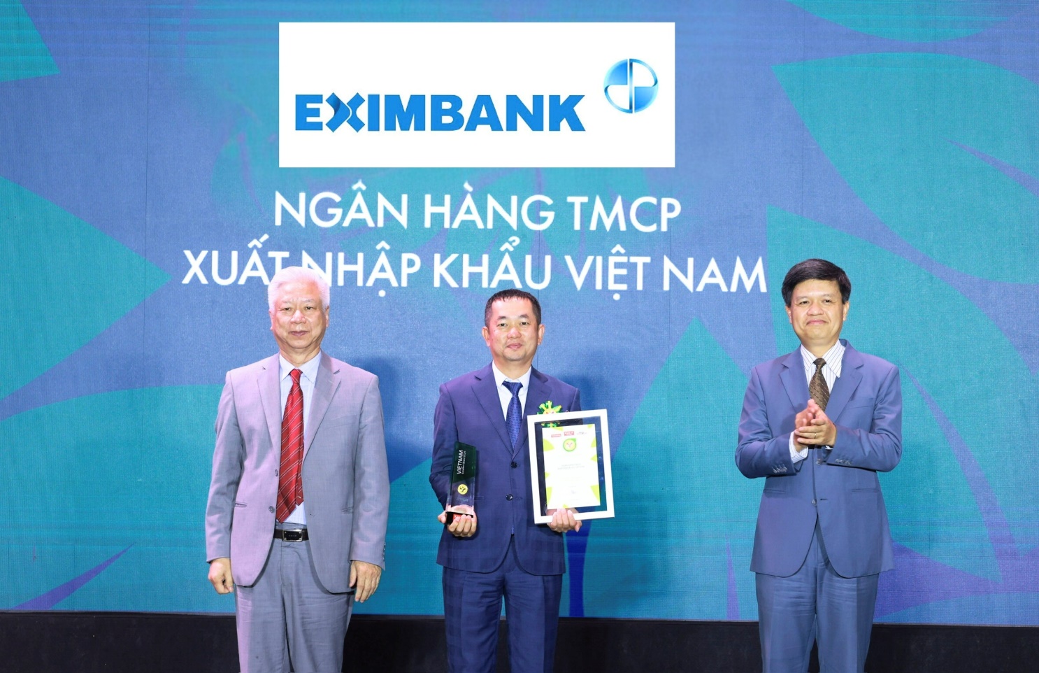 Eximbank nhận giải thưởng Thương hiệu mạnh Việt Nam 2024- Ảnh 1.