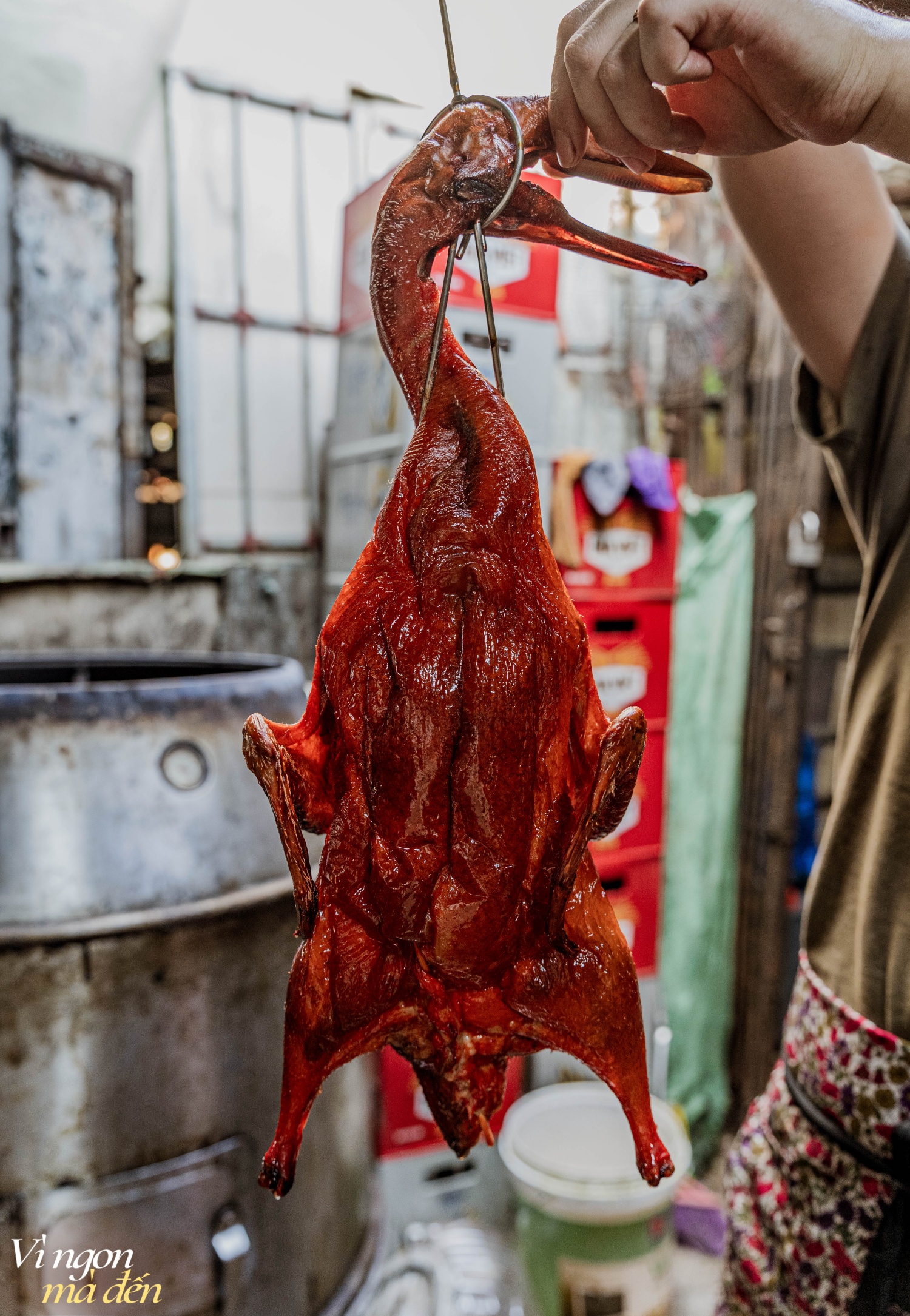 Chồng bỏ việc bếp trưởng khách sạn 4 sao về cùng vợ mở quán vịt quay bình dân, có ngày làm vài trăm con giao khắp các tỉnh thành- Ảnh 15.