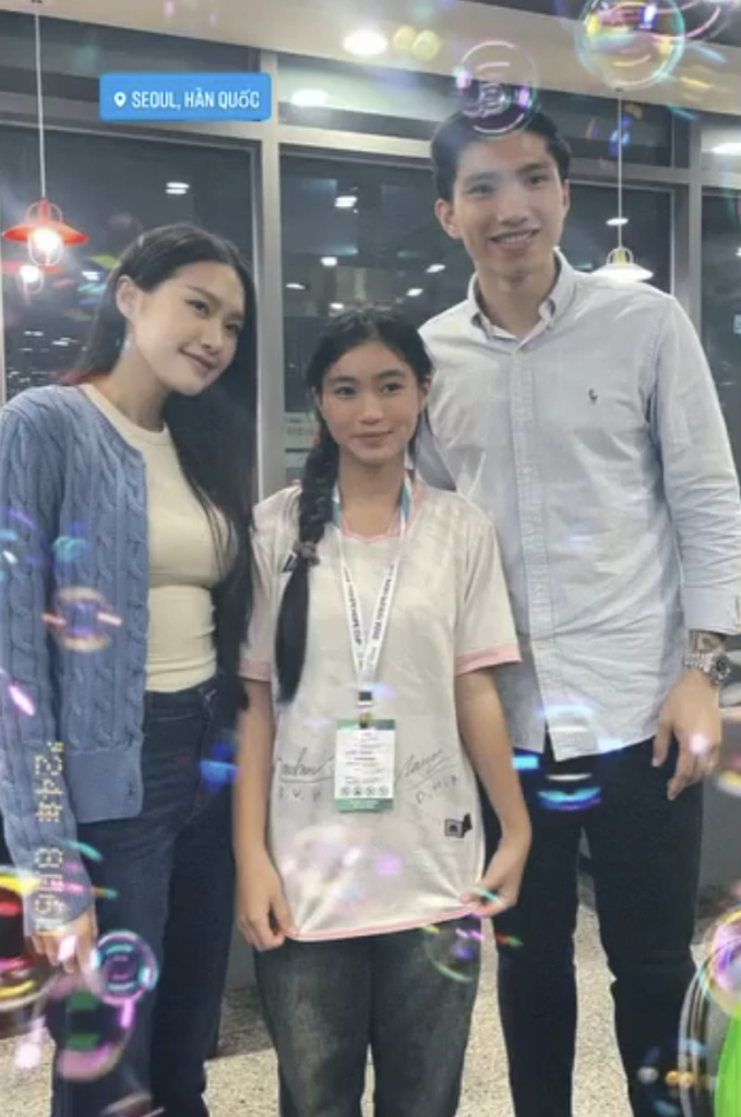 Doãn Hải My lộ nhan sắc thật qua camera của "team qua đường" khi đi cùng Văn Hậu, có khác ảnh tự đăng?- Ảnh 1.