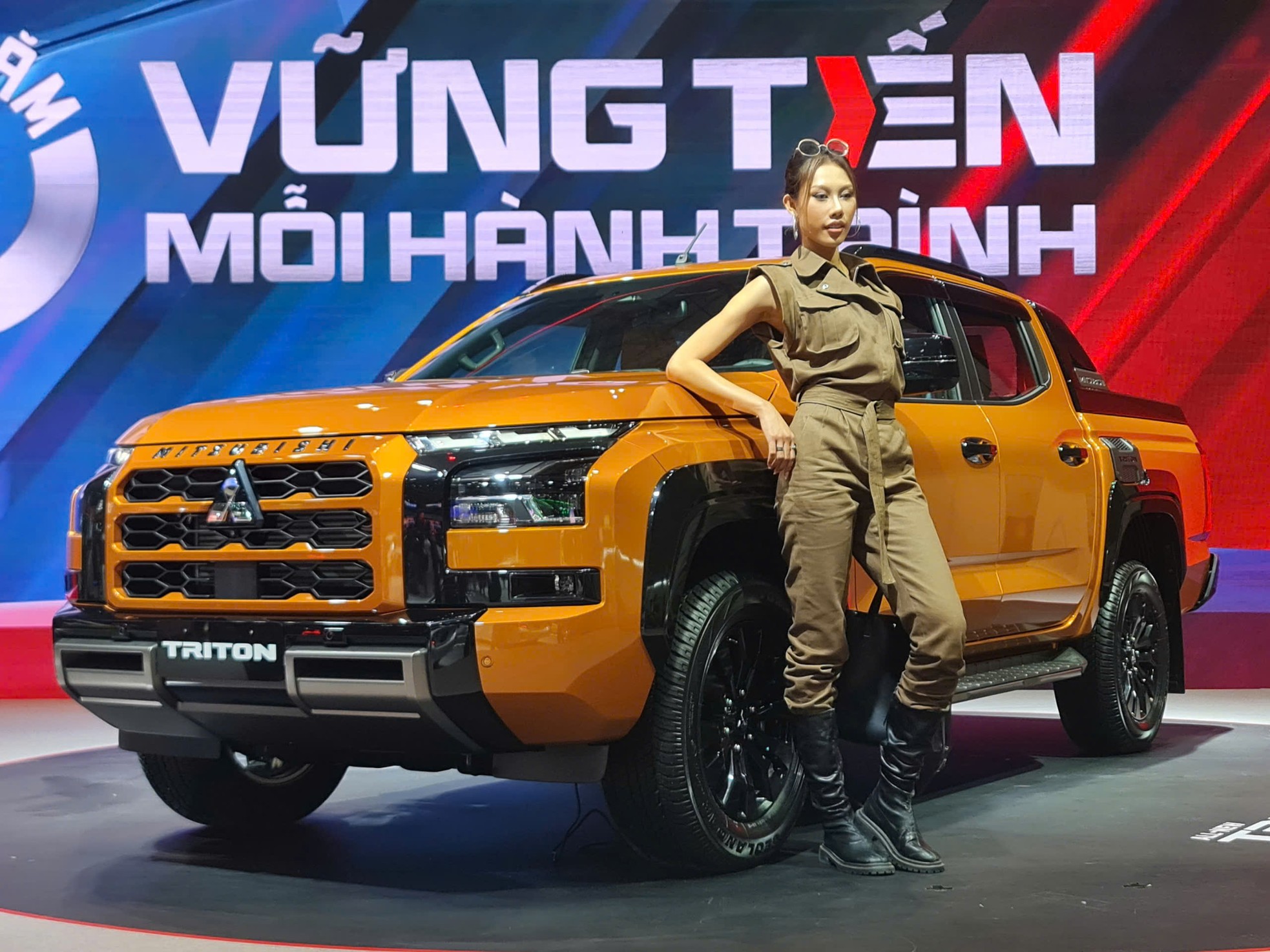 'Bóng hồng' khoe sắc tại Vietnam Motor Show 2024- Ảnh 4.