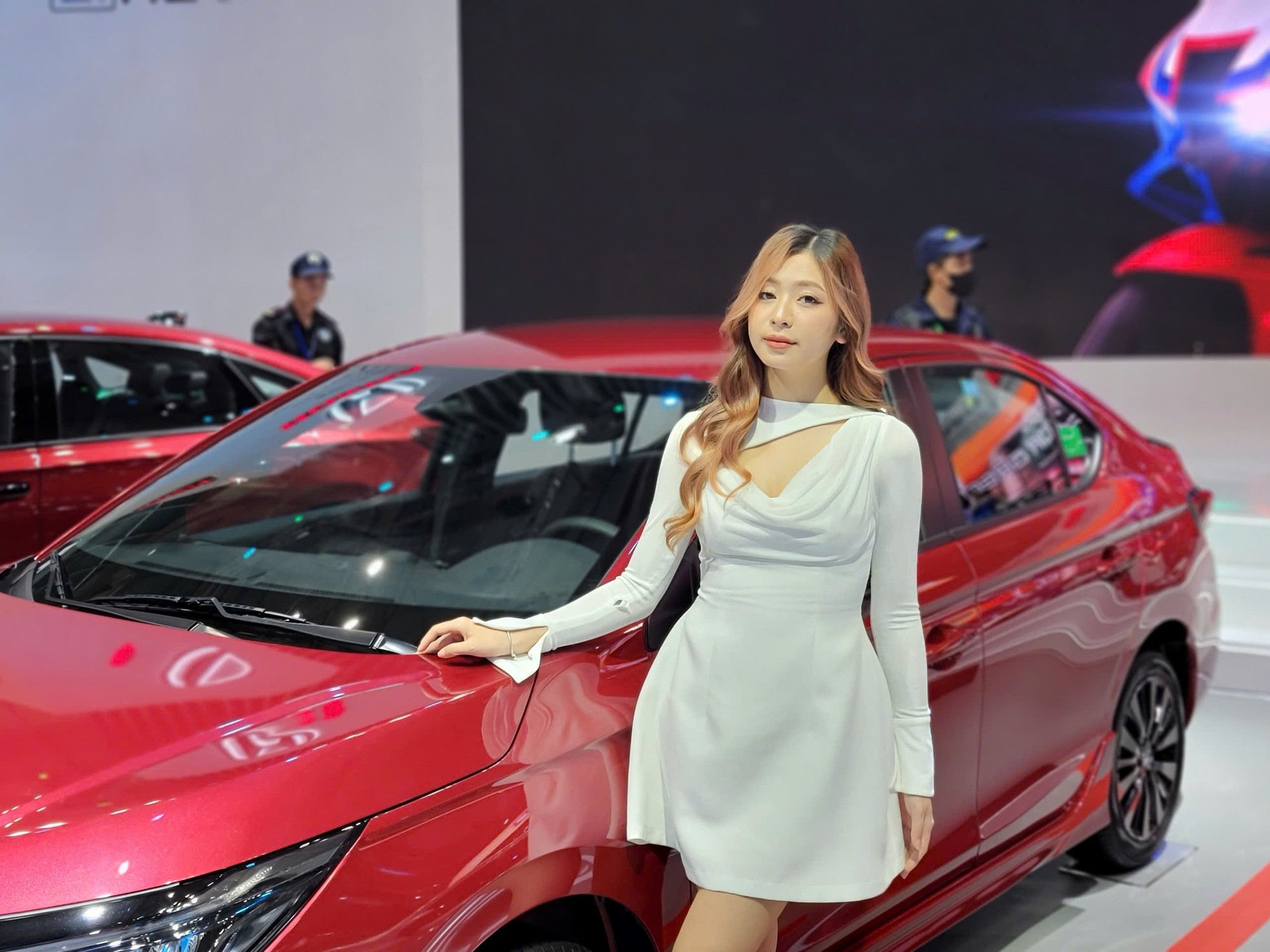 'Bóng hồng' khoe sắc tại Vietnam Motor Show 2024- Ảnh 15.