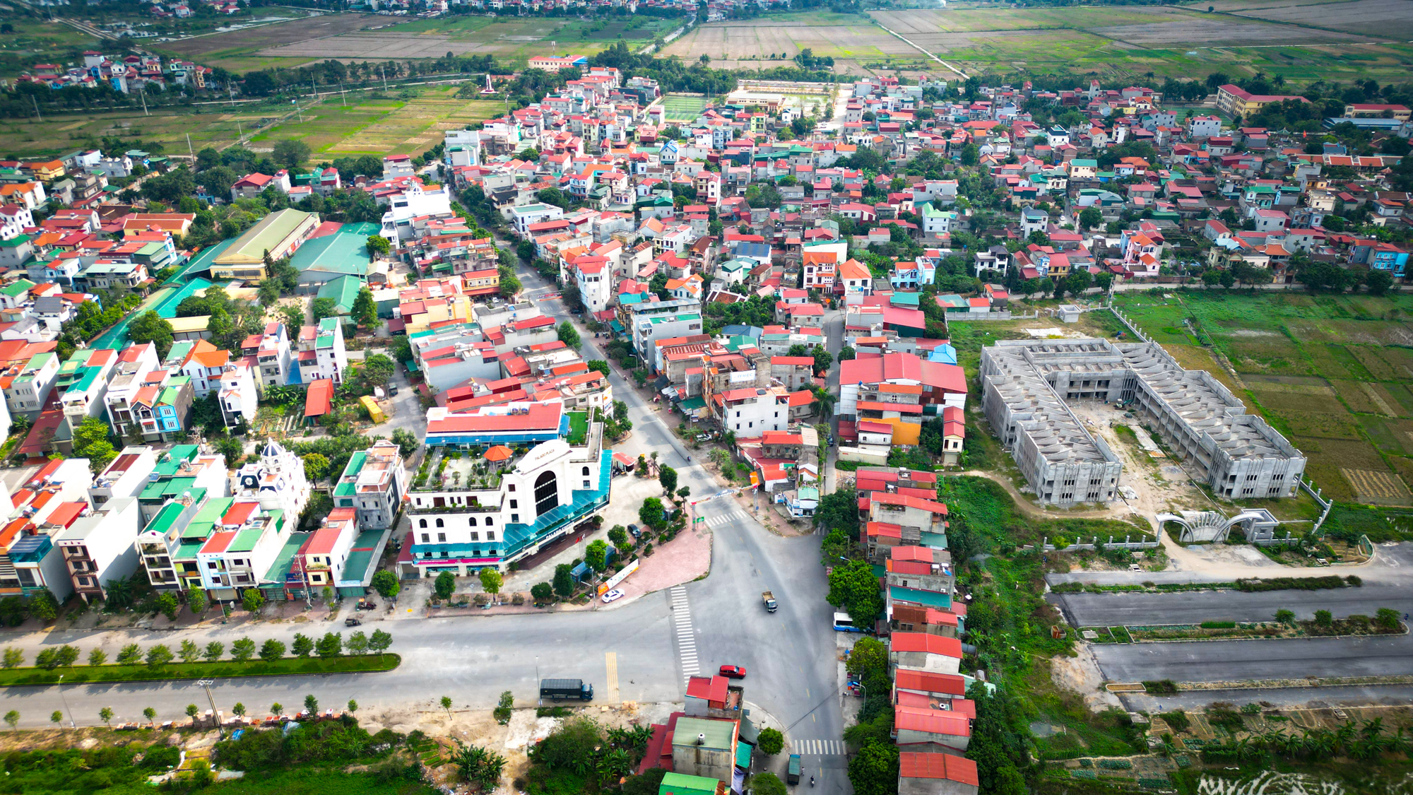 Diện mạo 3 huyện cách Hồ Gươm chưa đến 30 km sắp lên thành phố: Nơi có siêu nhà máy hơn 9 tỷ USD, khu đô thị 10 tỷ USD- Ảnh 6.