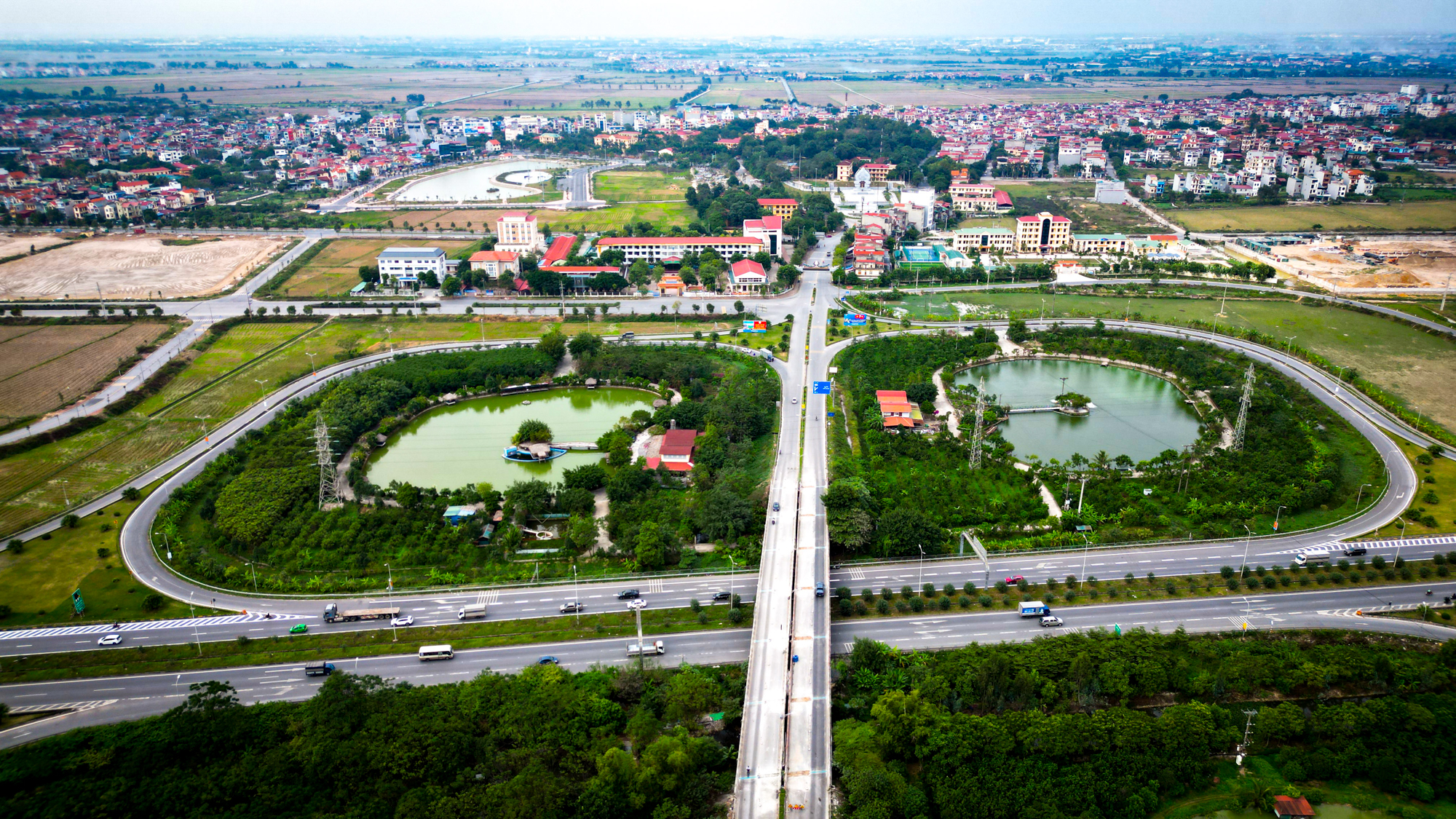 Diện mạo 3 huyện cách Hồ Gươm chưa đến 30 km sắp lên thành phố: Nơi có siêu nhà máy hơn 9 tỷ USD, khu đô thị 10 tỷ USD- Ảnh 8.