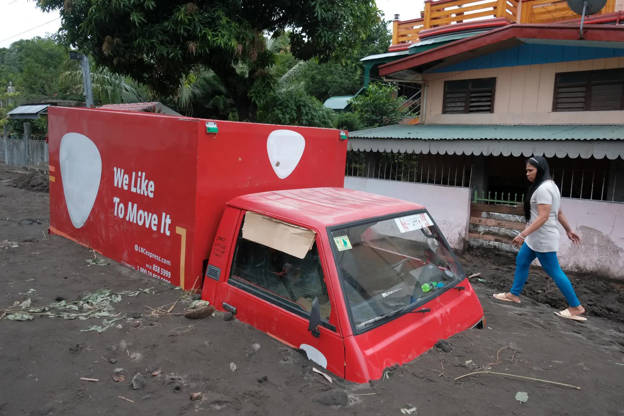 Bão Trami ngày càng mạnh, số người tử vong đã vượt quá Yagi: Hơn 2 triệu người bị ảnh hưởng, gió giật tới 160km/h- Ảnh 4.