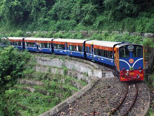 Chuyến tàu đi 688km, giá vé chỉ từ 588k: Thoải mái và tiện nghi, đi qua “Hạ Long trên cạn” và những cung đường tuyệt mỹ- Ảnh 4.