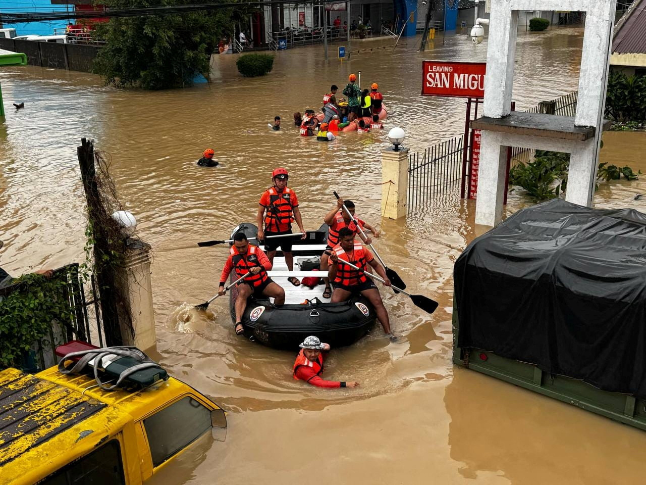 Bão ảnh hưởng hàng triệu người ở Philippines, Ấn Độ- Ảnh 1.