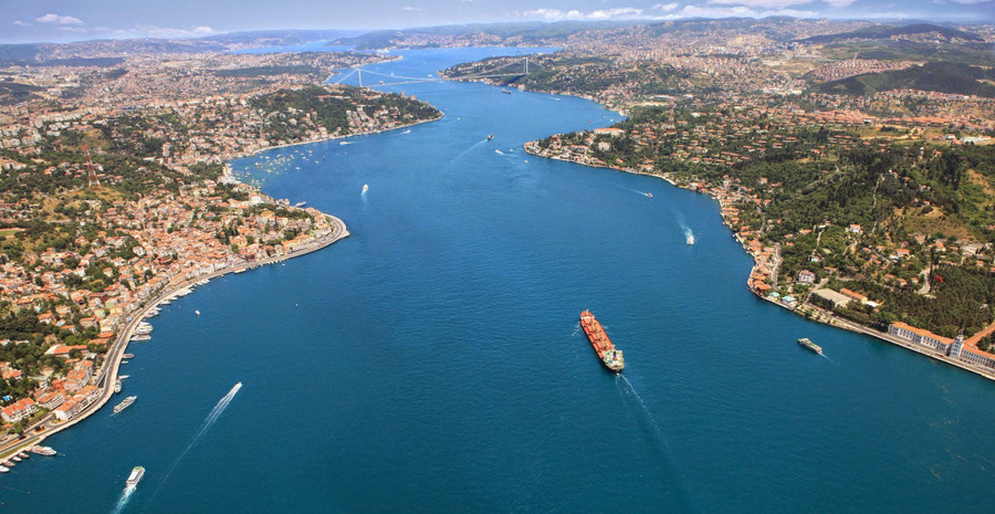 Thổ Nhĩ Kỳ bất ngờ tăng gấp đôi thuế tàu chở dầu Nga đi qua eo biển Bosphorus- Ảnh 1.