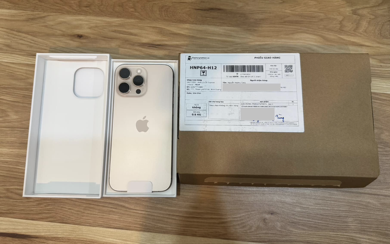 Vụ mua iPhone 16 Pro Max nhận hộp rỗng: Khách hàng đã được Apple đền máy mới sau 6 ngày- Ảnh 1.