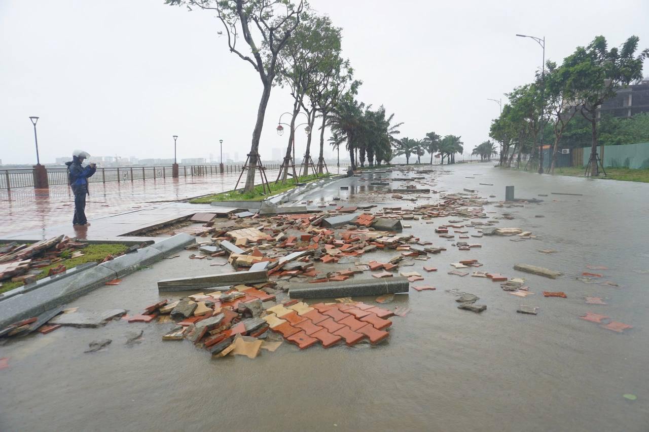 Tin mới nhất về bão số 6: Mưa rất to đến đêm mai, có thể có giông lốc, người dân tuyệt đối không ra đường- Ảnh 3.