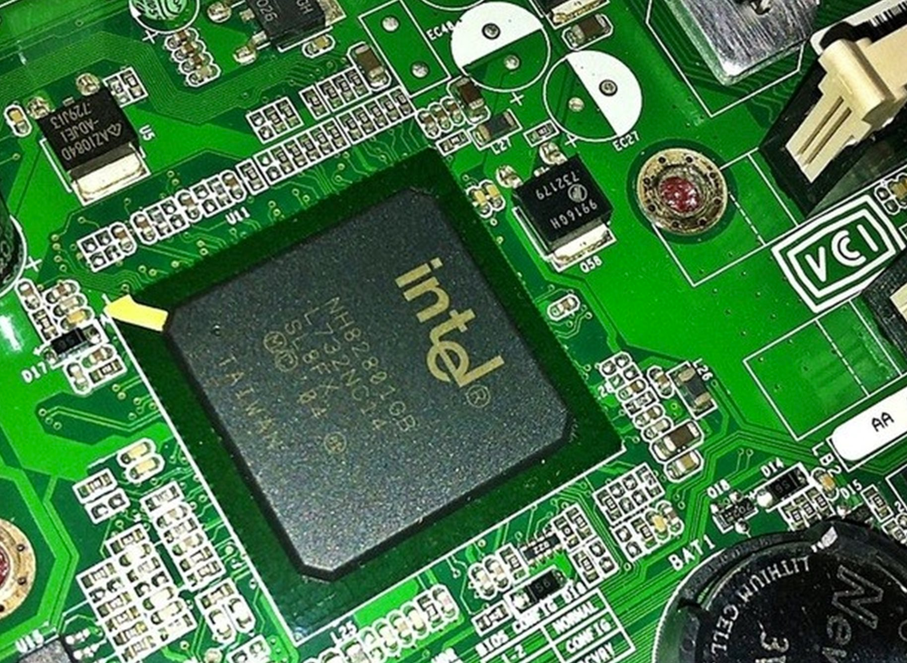 Phức tạp như ngành sản xuất chip: Hơn 10 quốc gia cùng tham gia chế tạo, ít nhất 70 lần vượt biên mới đến tay người dùng- Ảnh 1.