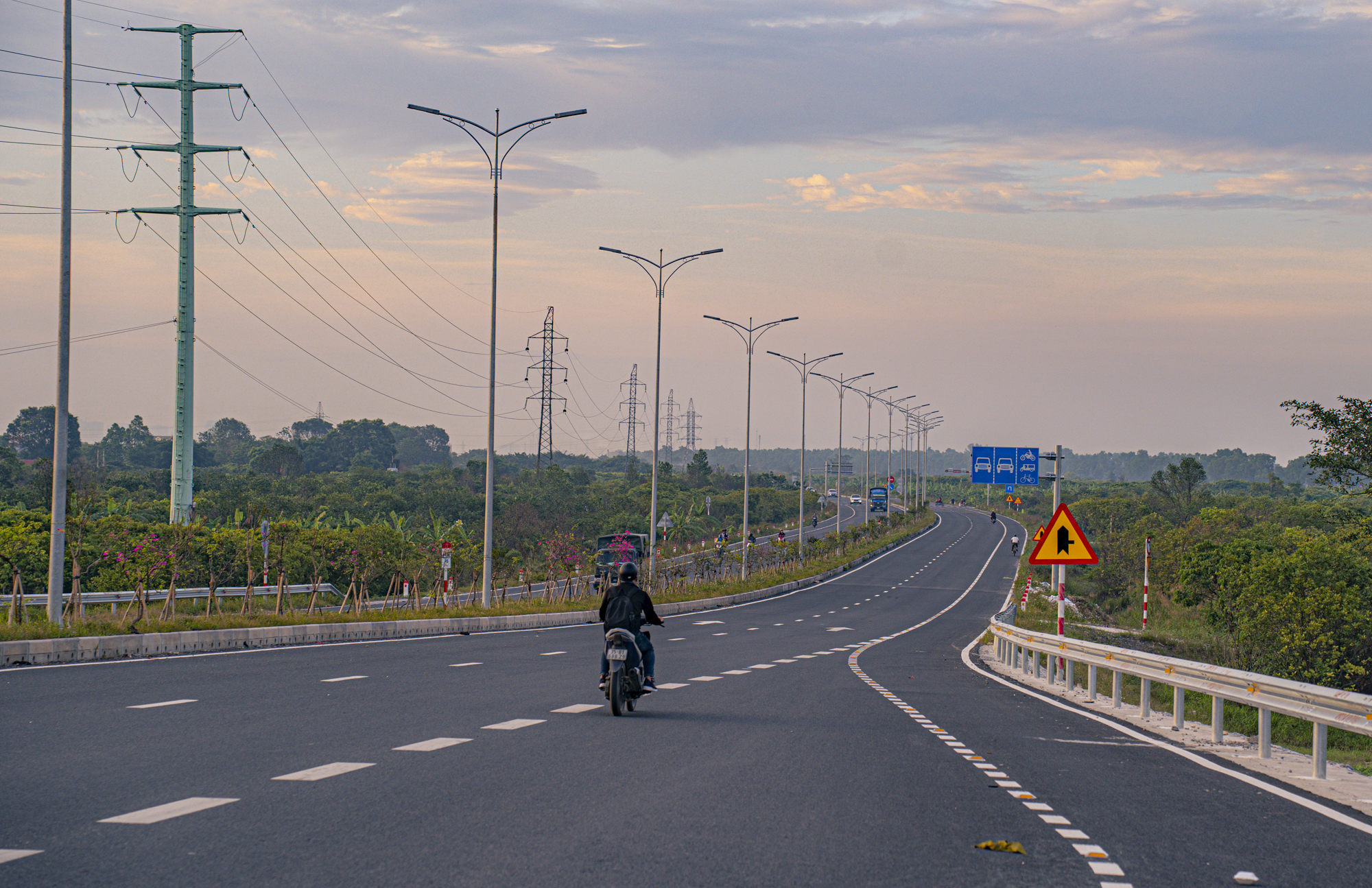 8-du-an-nang-cap-mo-rong-tuyen-duong-lien-tinh-ha-noi--hung-yen-keo-dai-173007630523730881491.jpg