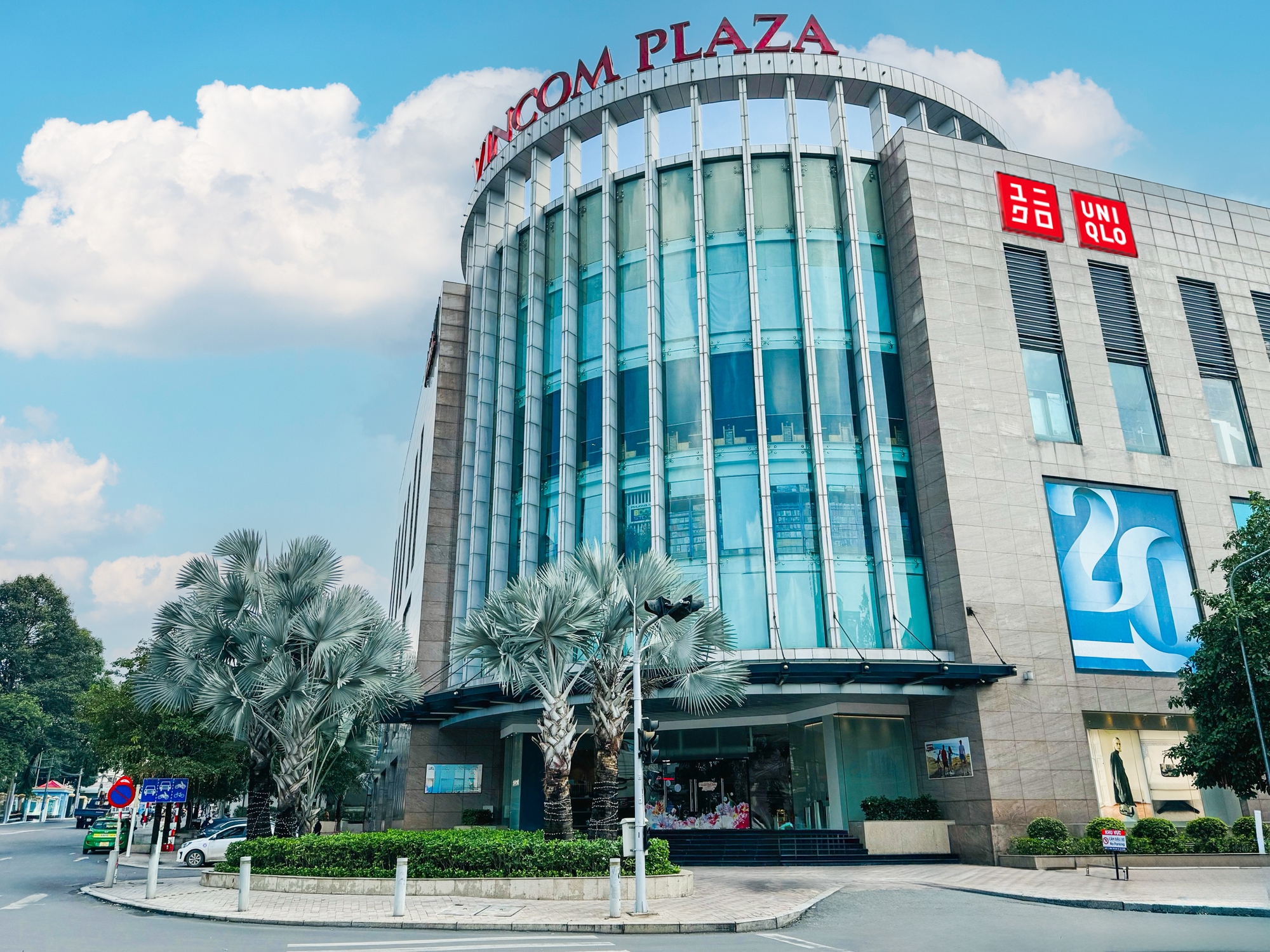 UNIQLO thông báo có thêm cửa hàng mới tại TP Hồ Chí Minh và đầu tiên ở Biên Hòa: Diện tích sàn đều hơn 1.000m², tọa lạc tại 2 TTTM sầm uất- Ảnh 1.