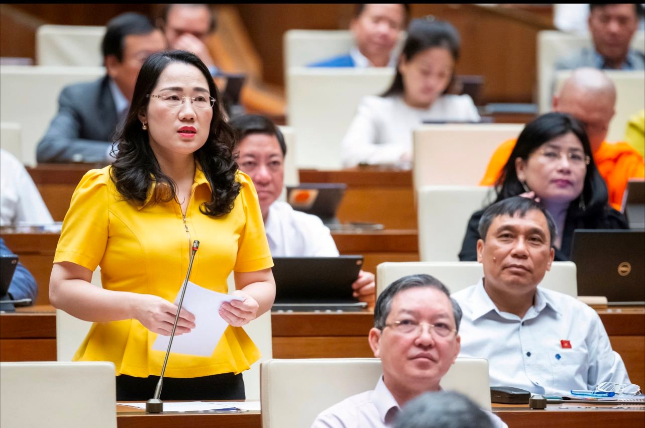 Đại biểu Quốc hội: Không ít người "đứng ngồi không yên" trước thông tin giá nhà tăng phi mã; thu xếp tiền nong, thậm chí vay mượn để mua bằng được mảnh đất, chờ tăng giá rồi bán- Ảnh 1.