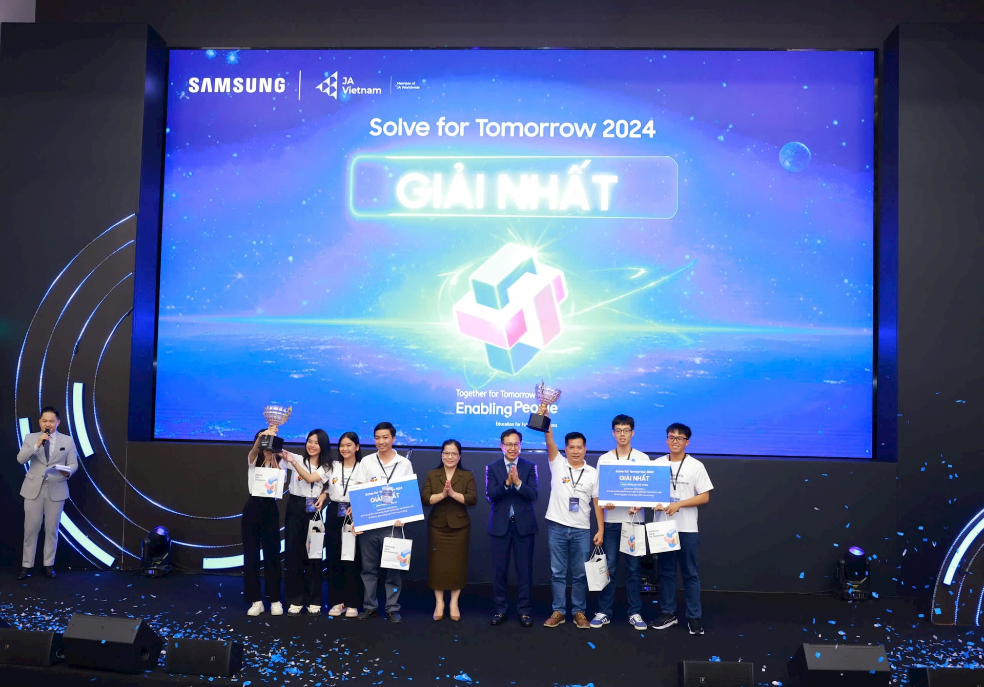 Cuộc thi Solve for Tomorrow 2024 thu hút gần 2.300 ý tưởng công nghệ, 150.000 học sinh tham gia- Ảnh 2.