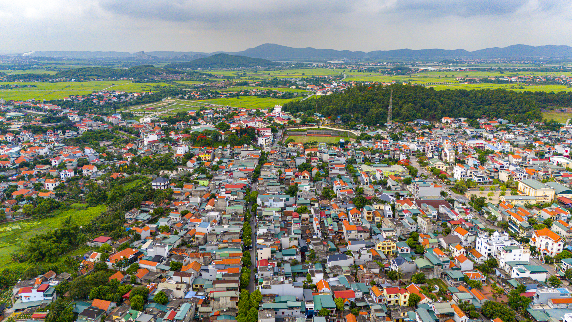 Diện mạo 3 huyện, thị xã chuẩn bị lên thành phố tại Quảng Ninh, có nơi chỉ 2 ngày nữa được “lên chức”- Ảnh 3.