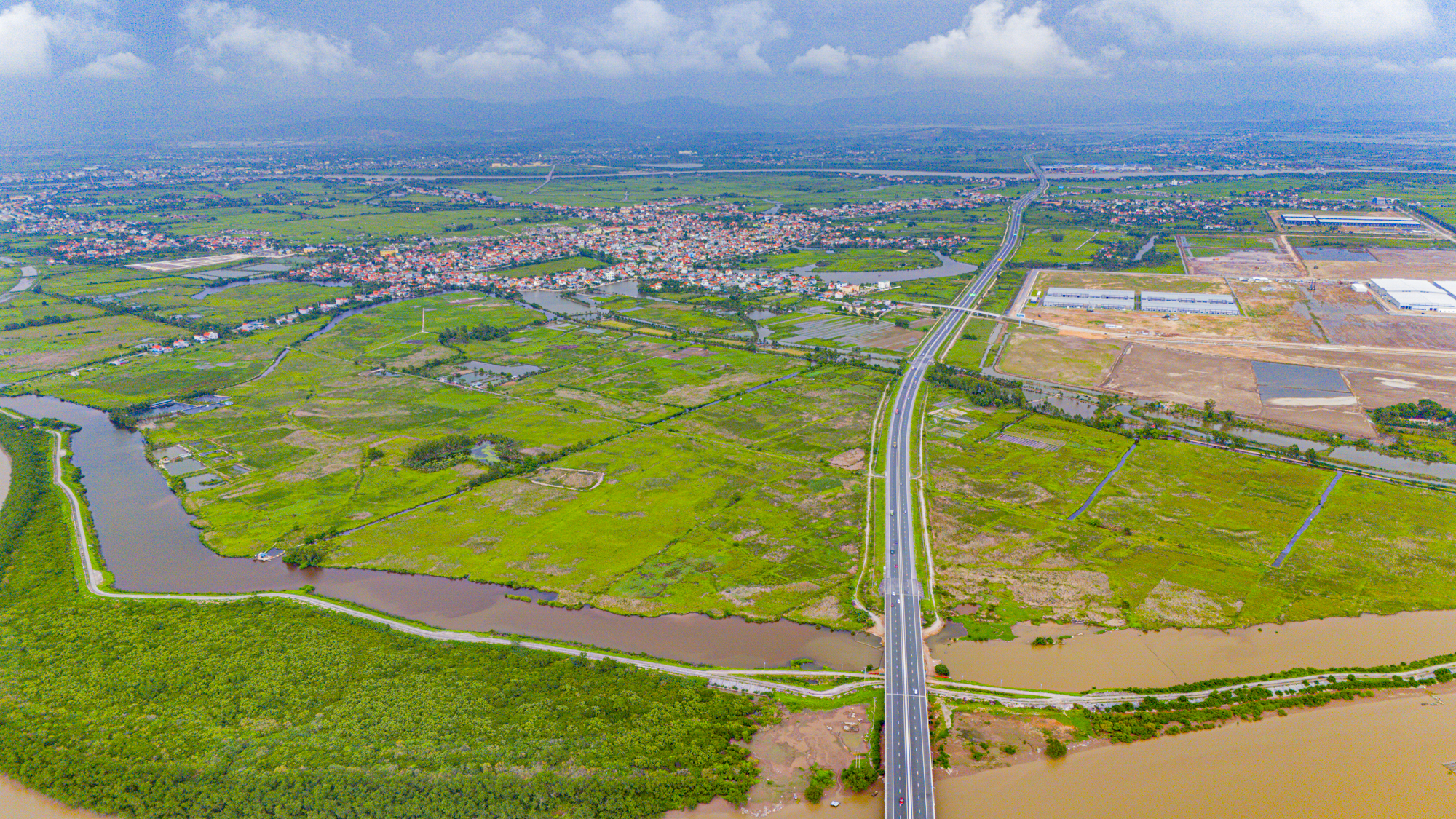 Diện mạo 3 huyện, thị xã chuẩn bị lên thành phố tại Quảng Ninh, có nơi chỉ 2 ngày nữa được “lên chức”- Ảnh 9.