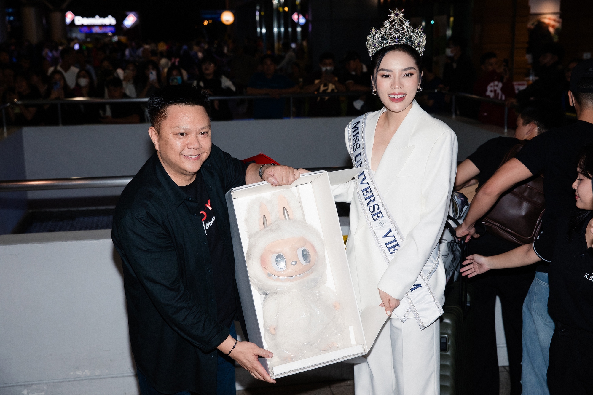 Chủ tịch Miss Universe Vietnam nói 1 câu về bố mẹ Kỳ Duyên khiến netizen rần rần phản đối- Ảnh 3.