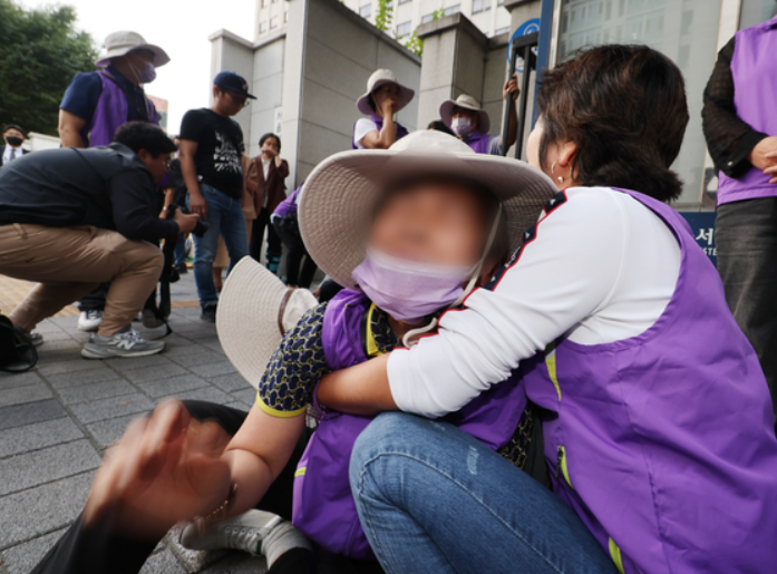 2 năm sau thảm kịch Itaewon: Con hẻm tử thần đã vắng bóng người, nhưng con đường tìm kiếm công lý vẫn còn dài
- Ảnh 2.