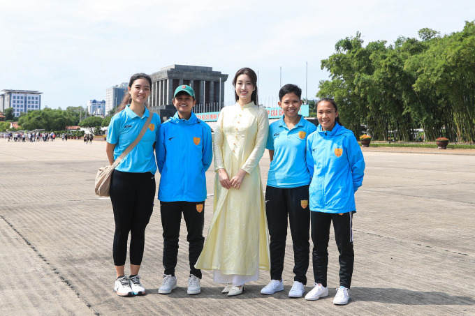 Hoa hậu Đỗ Mỹ Linh làm gì giữa lúc chủ tịch CLB Hà Nội khoe đi chơi pickleball- Ảnh 4.