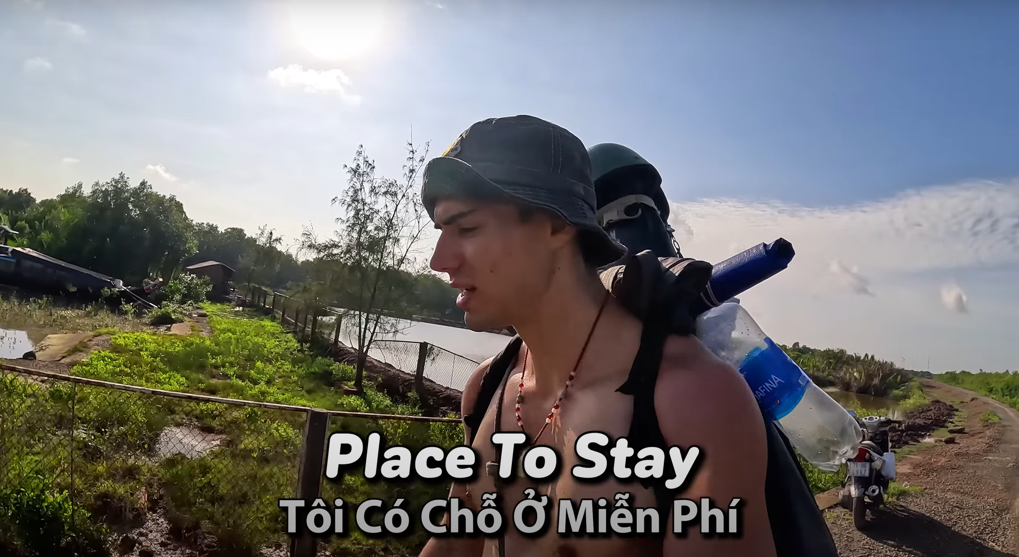 Anh Tây tìm chỗ cạo râu miễn phí, người dân gật đầu cho vào nhà và sự thật khóc hết nước mắt đằng sau- Ảnh 8.