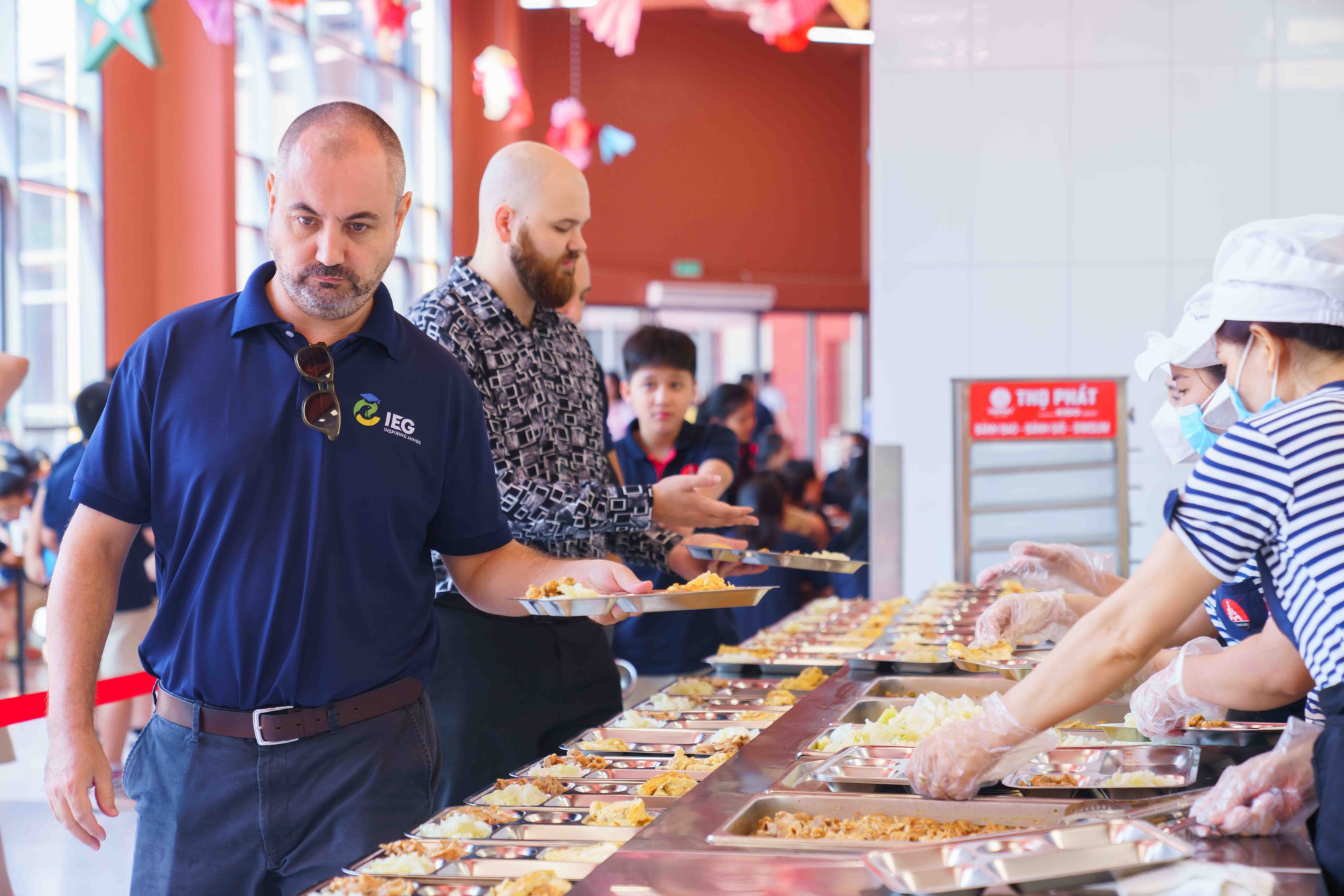 Loạt suất ăn trong canteen của ngôi trường từng khiến phụ huynh thức đêm xếp hàng xin học cho con gây bão vì quá xịn- Ảnh 17.