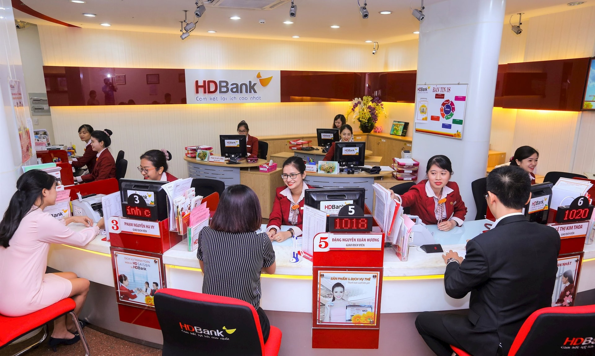 Lãi suất ngân hàng HDBank mới nhất tháng 10/2024: Gửi kỳ hạn nào có lãi suất cao nhất- Ảnh 1.