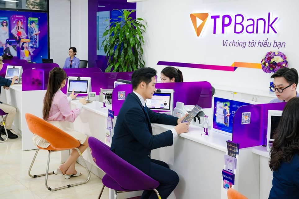 Tăng trưởng lành mạnh và bền vững, TPBank báo lãi gần 5.500 tỷ đồng trong 9 tháng đầu năm 2024- Ảnh 1.